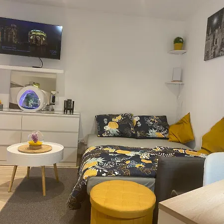 Le A Decouvrir. דירה