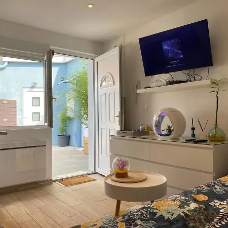 Le A Decouvrir. דירה *